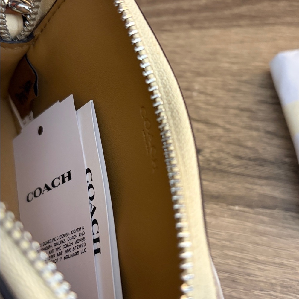 Coach Zip Card Case NWT - Picture 3 of 6